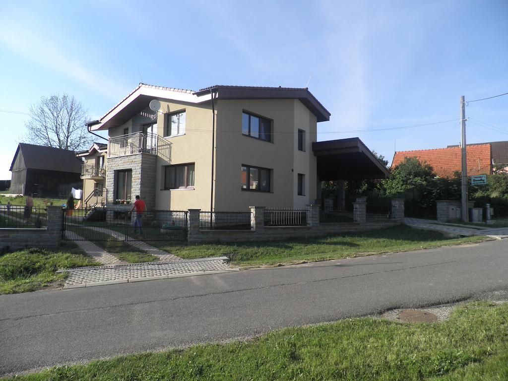 Privat Bartky Apartment Vrbov Ngoại thất bức ảnh